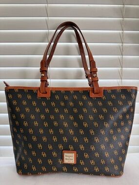 Dooney & Bourke Signature Small Leisure Shopper Tote in Chocolate Brown Leather